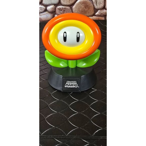 Paladone Super Mario Fire Flower Icon Light #B14 - Picture 3 of 9